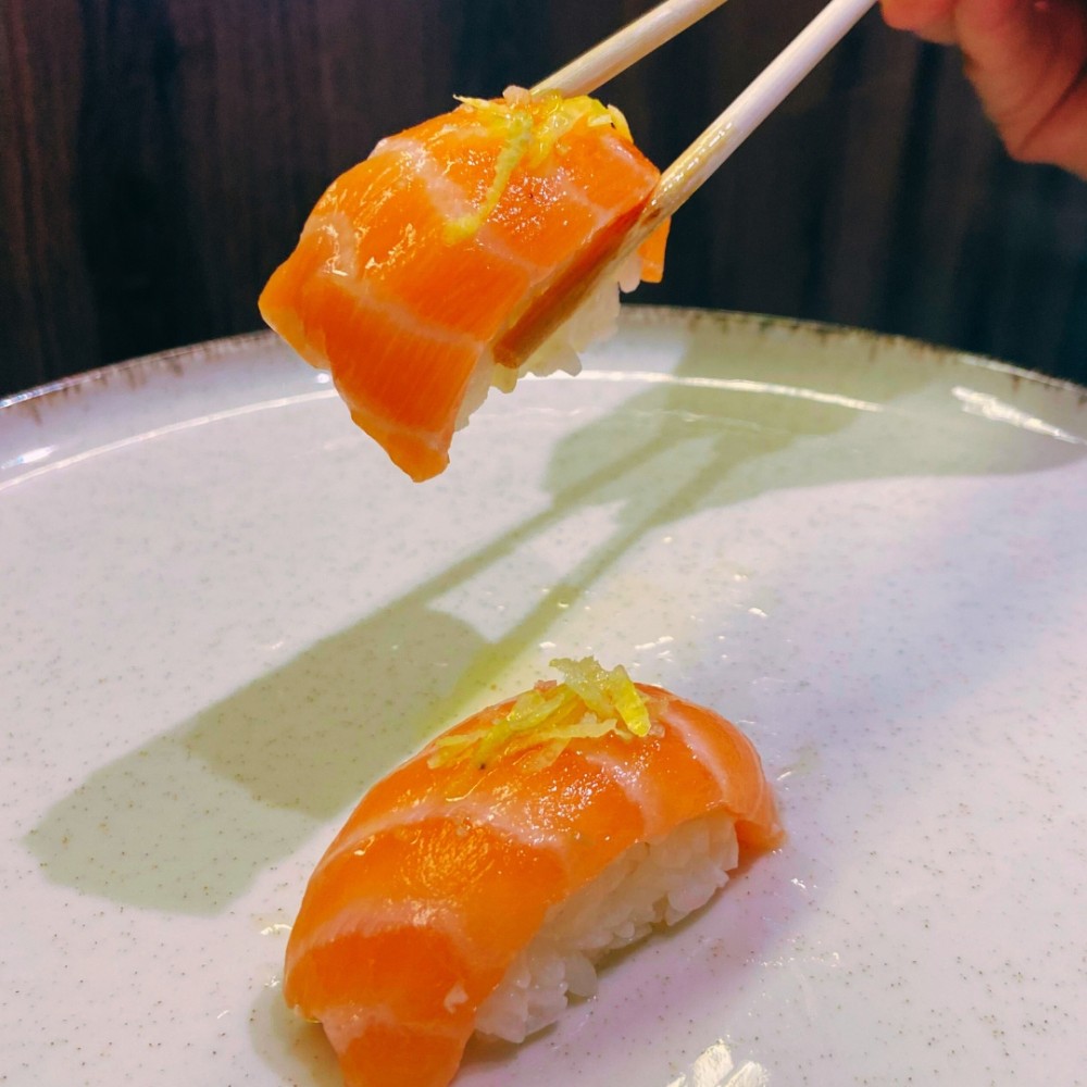 Niguiri de Salmão Trufado (6 Peças)